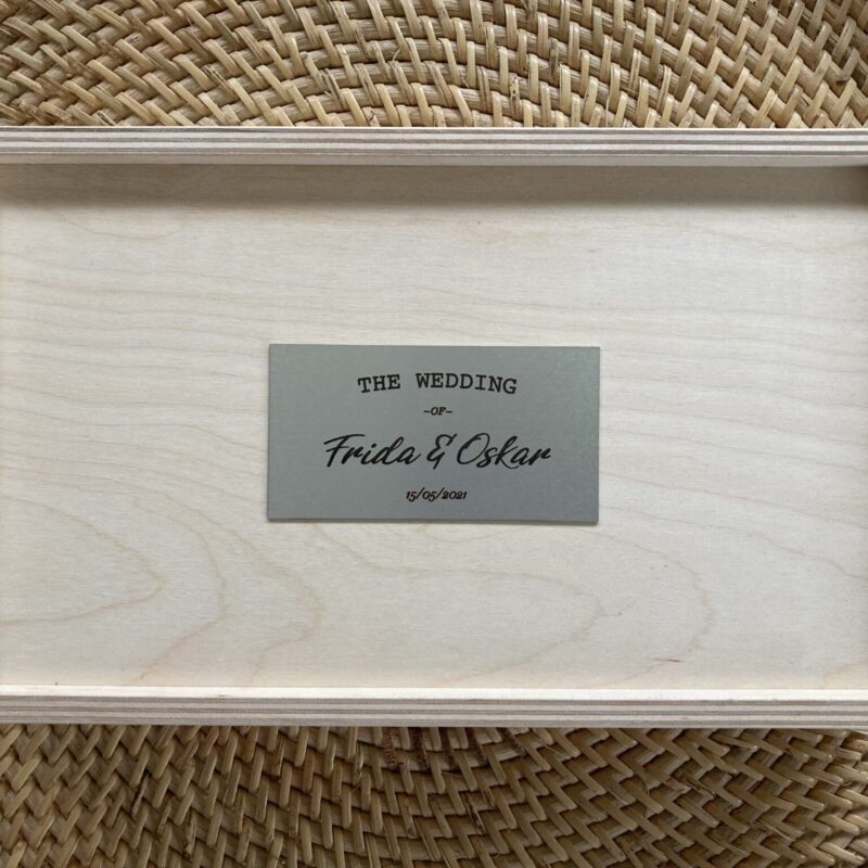 Alu Schilder Holzboxen individuell graviert für Fotos Natürlich Verpacken meine Holzboxen individuell graviert für Fotografen Videografen Kreativ Verpacken Wedding Box Eure Holzgeschenkbox Jenn und Sascha Mister and Misses Woodbox